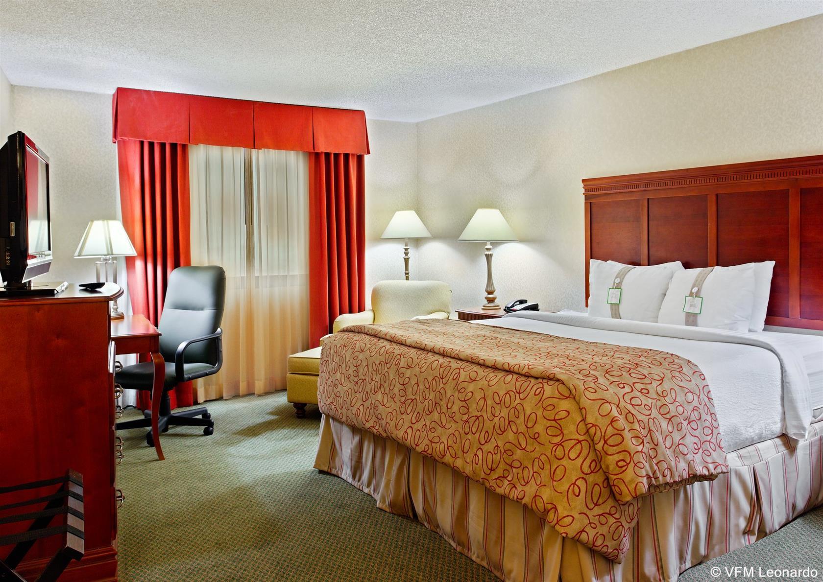 Holiday Inn Express Dallas Market Center By Ihg Екстериор снимка