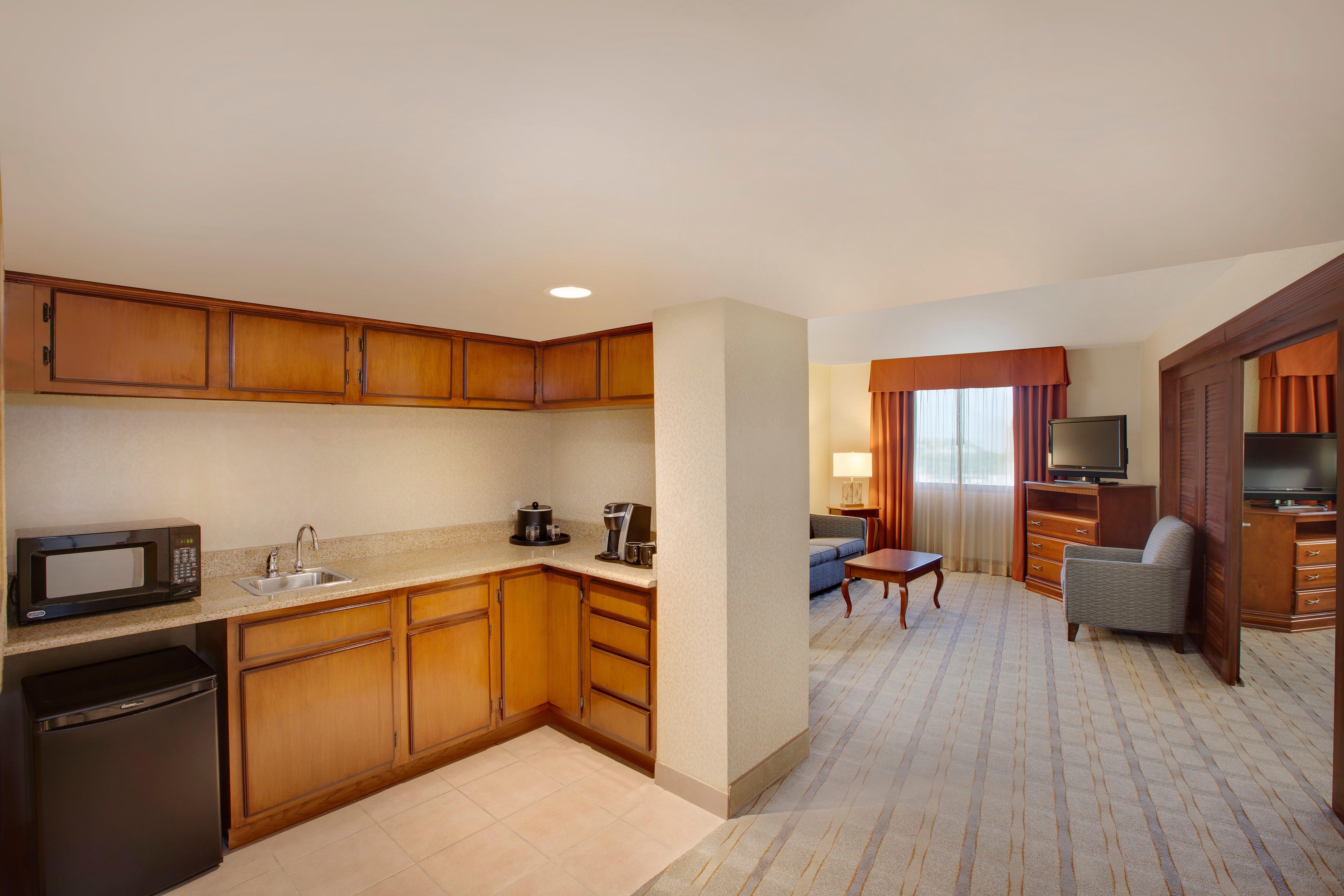 Holiday Inn Express Dallas Market Center By Ihg Екстериор снимка