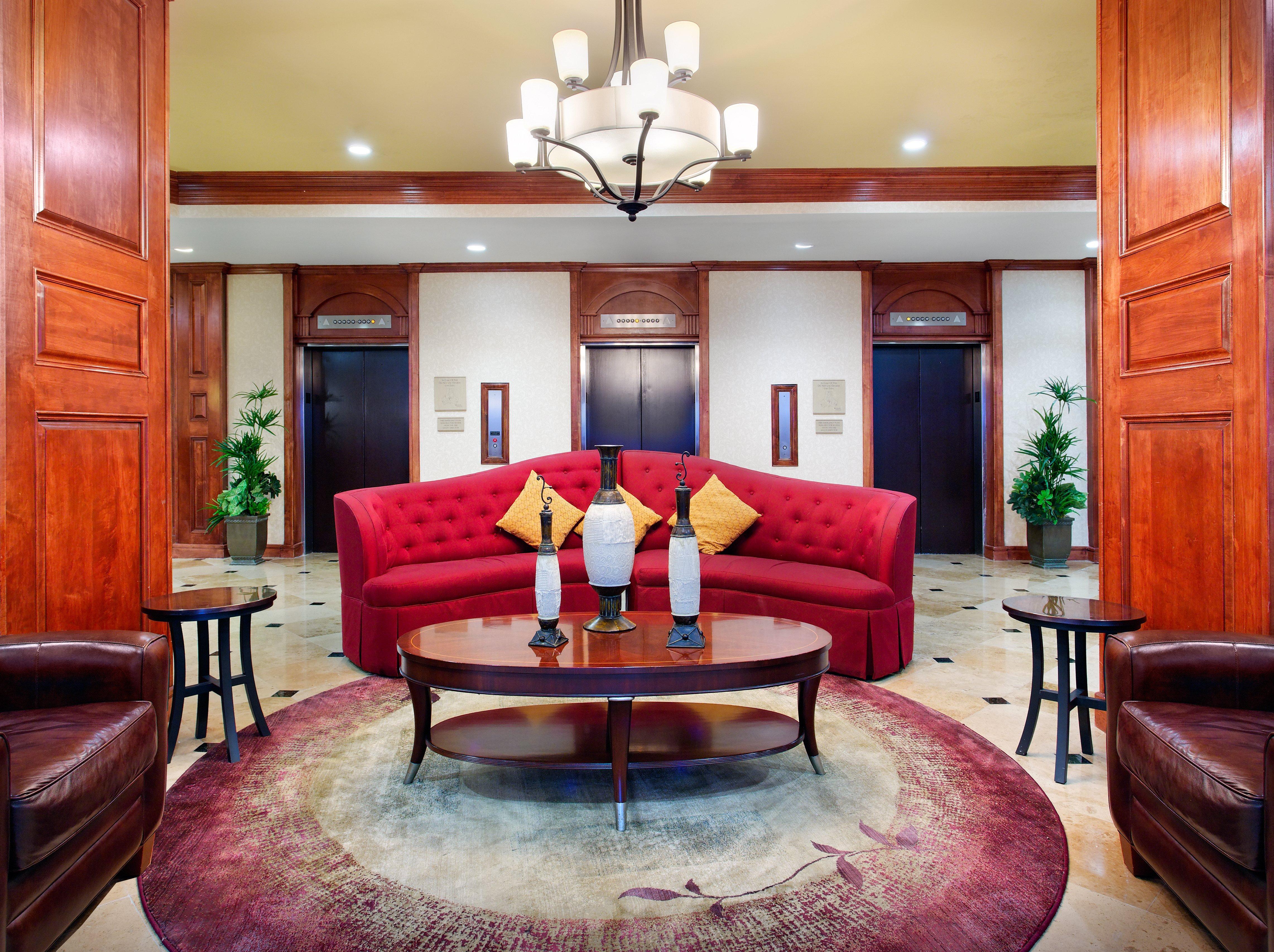 Holiday Inn Express Dallas Market Center By Ihg Екстериор снимка