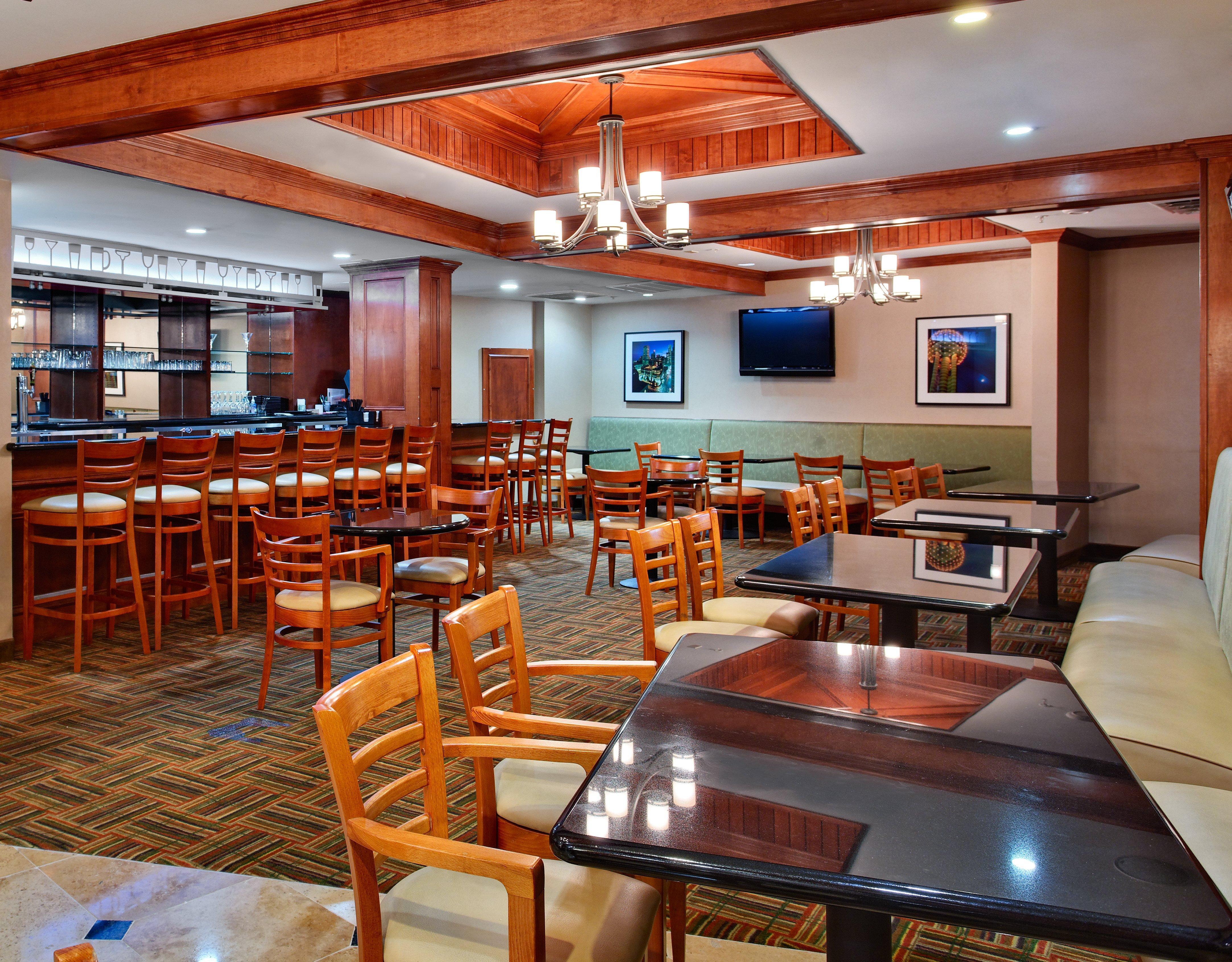 Holiday Inn Express Dallas Market Center By Ihg Екстериор снимка
