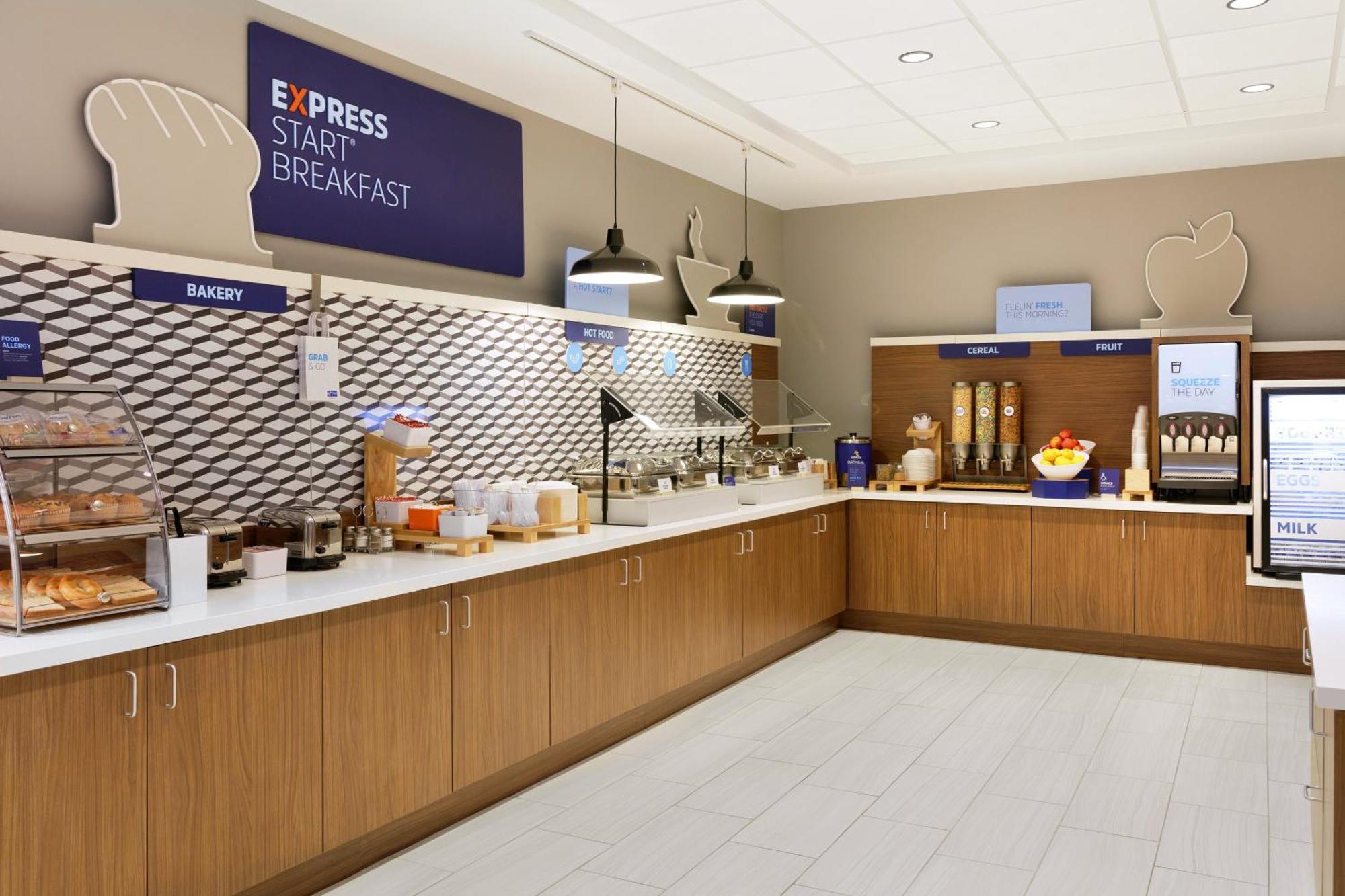Holiday Inn Express Dallas Market Center By Ihg Екстериор снимка